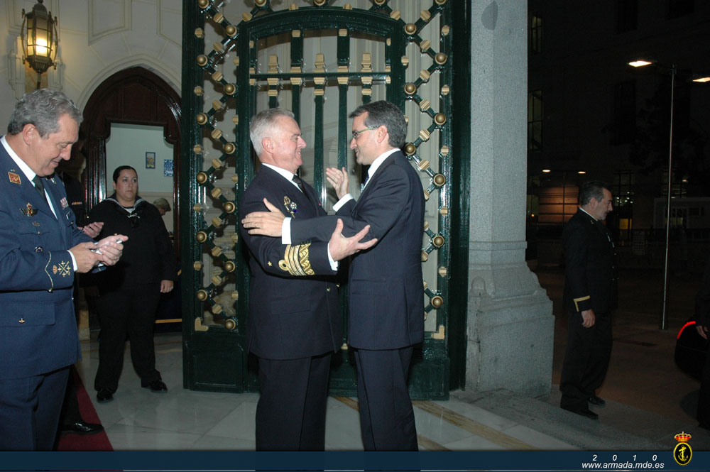 El Secretario General de Política de Defensa es recibido por el Almirante General Jefe de Estado Mayor de la Armada 